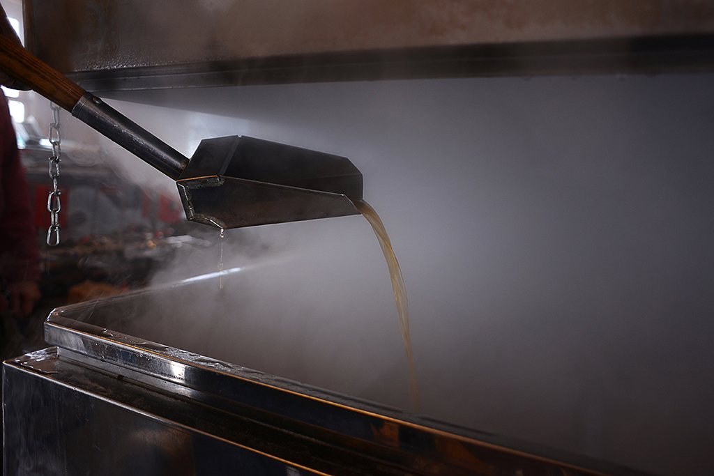 Boiling Somerskogen Sugarbush 100 Pure Minnesota Maple Syrup